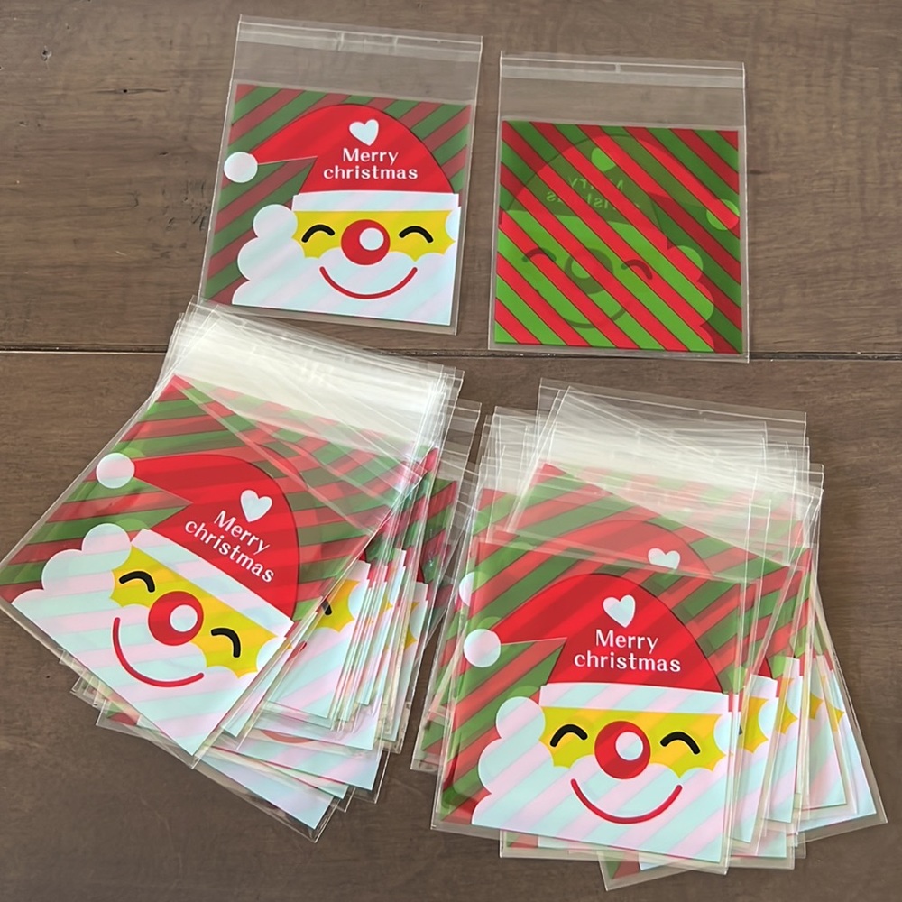 🎅🏼25 pcs Merry Christmas Treat Bags Favor Bags 3.8"x3.8" Inches Approx.